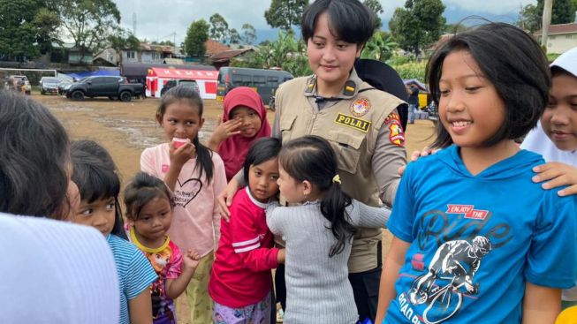 Polwan Ini Berikan Metode Ini Sebagai Upaya Hilangkan Trauma Korban Bencana Gempa Cianjur