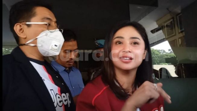 Dewi Perssik Bersuara Lantang Lagi soal KDRT Venna Melinda, Pria Kerja Keras Bukan Perlakuan Keras!