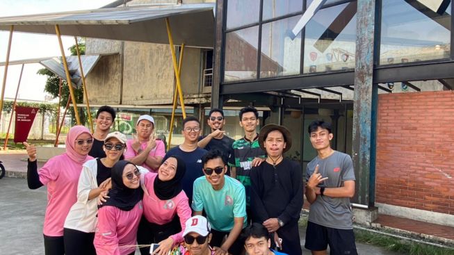 Pelari Akhir Pekan, Kumpulan Pemuda Pemudi Bandung Yang Suka Lari dan Pembuat Konten