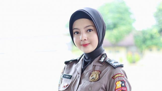 Intip IG Fatimah, Polwan Cantik Muslimah Berprestasi yang Cantiknya Bikin Adem Mata dan Hati