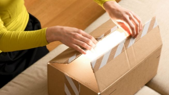 Miris, Kurir Paket Ditusuk Konsumen Karena Paket Cas On Delivery (COD)