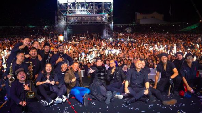 Jenderal Bintang 3 Personel 'Baru' Dewa 19 saat Konser di Bandung, Tebar Pesona Lewat Lagu Separuh Nafasku