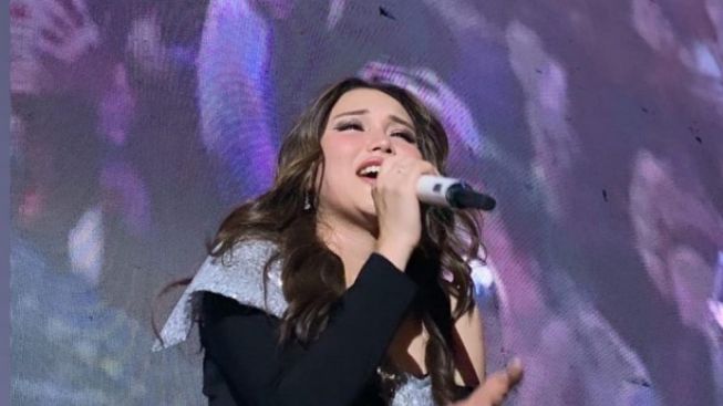 Wah, Kembaran Jenny 'Blackpink' Konser di Bandung! Intip Penampilan Ayu Ting Ting Bikin Netizen Salfok