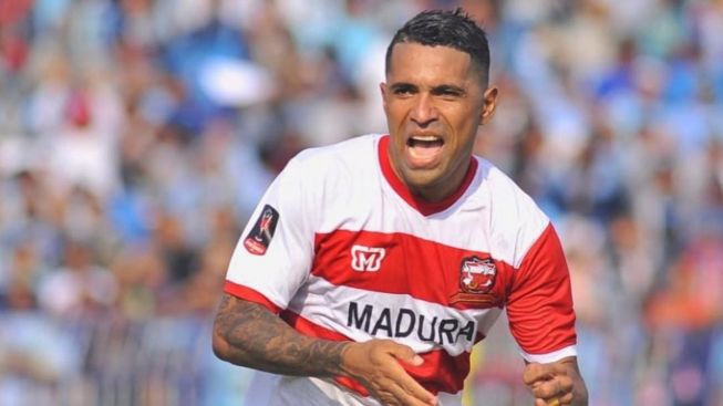 Usia Tidak Jadi Soal, Berikut Pemain Tertua yang Bermain di BRI Liga 1 2022/2023
