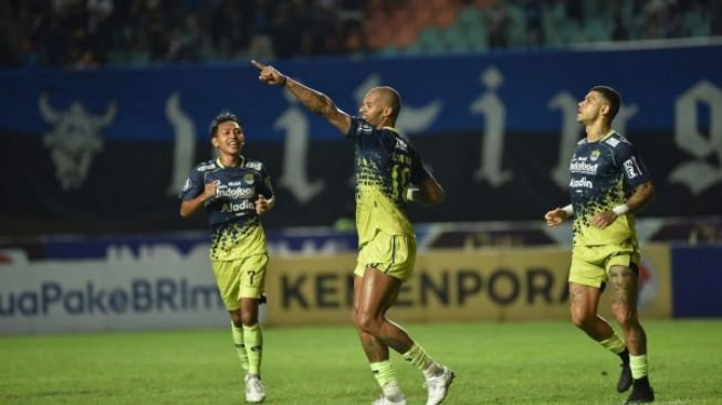 Gol Bersejarah David da Silva Memimpin Persib Meraih Kemenangan 3-1 atas Persis Solo