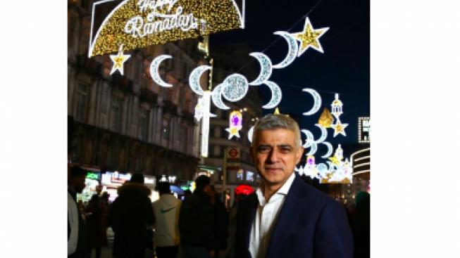 Pertama Dalam Sejarah Wali Kota London Sulap Suasan Kota Diterangi Cahaya Bulan Ramadan Indah