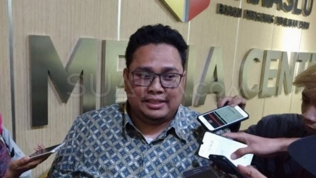 Tok! Bawaslu Tetapkan Bagi-Bagi Uang di Amplop PDIP Itu Zakat