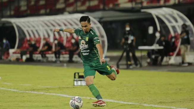 Kabar Transfer! Resmi Reva Adi Utama Kembali Bermain di Persebaya Surabaya