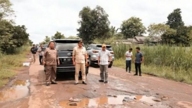 Gubernur Lampung Ketar-Ketir, Kini Seperti Kisah Bandung Bondowoso Mengejar Perbaikan Jalan