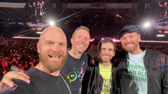 Demam Coldplay! Pria Ini Sampai Lakukan Ini untuk Dapatkan Tiket