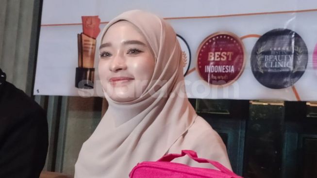 Inara Rusli Buat Awak Media Terkesima, Begini Respon Wartawan dan Ustaz Derry Sulaiman