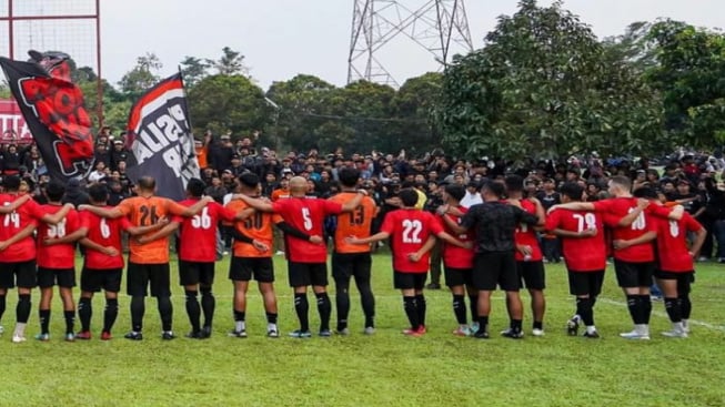 Jakmania Terus Lakukan Dukungan yang Militan untuk Persija Di Momen Latihan Jelang Laga Vs Arema FC, Thomas Doll: Terima Kasih Sudah Datang Ke Sini