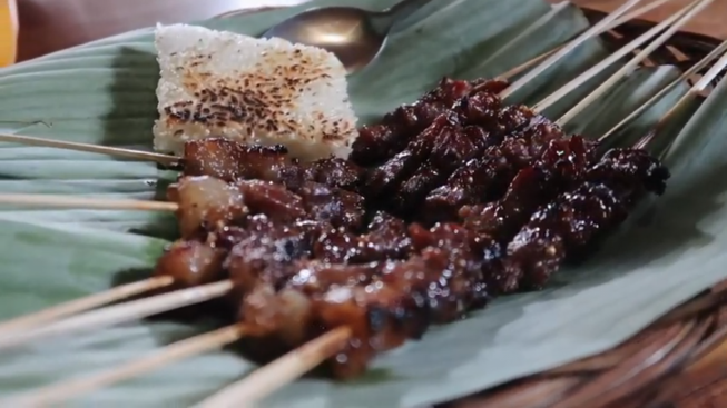 Sate Ma Nunung Cianjur Siap Menggoyang Lidah, Potongan Daging Dipadukan dengan Ketan dan Sambal Oncom