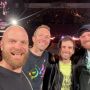 Demam Coldplay! Pria Ini Sampai Lakukan Ini untuk Dapatkan Tiket