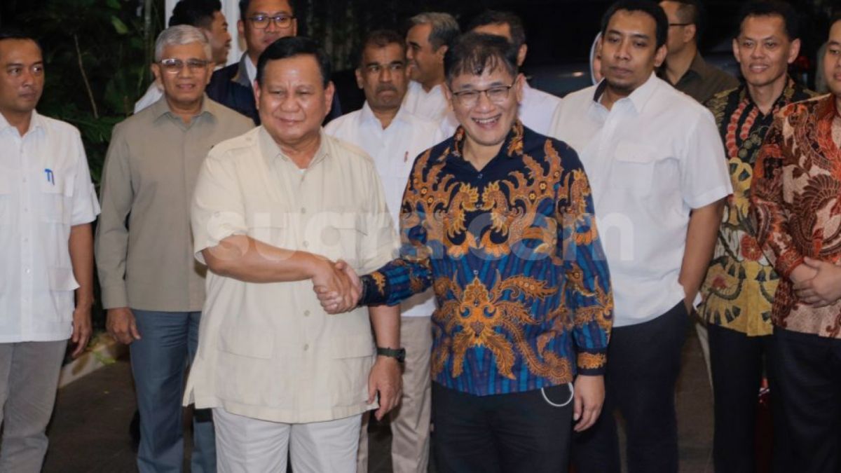 Potret Prabowo Subianto dan Budiman Sudjatmiko. [Suara.com/Alfian Winanto]