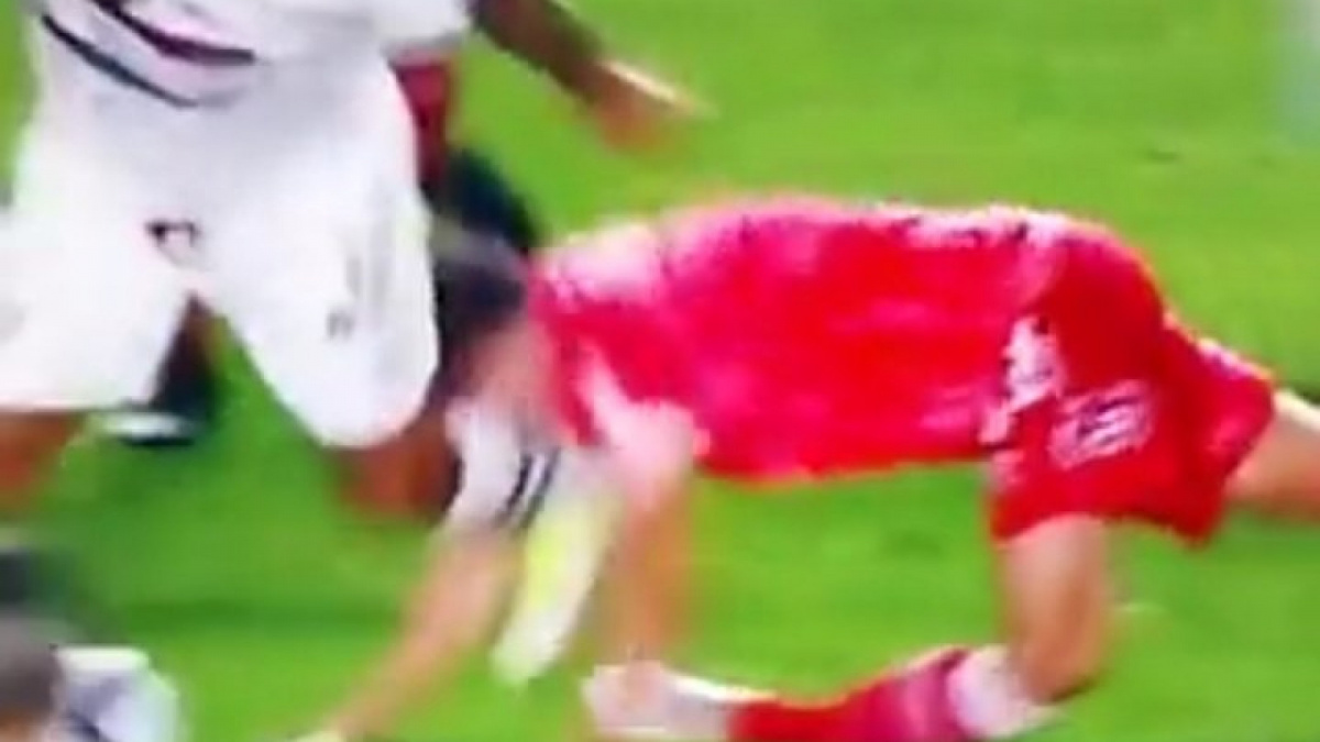 Momen mengerikan saat Marcelo tak sengaja menginjak kaki pemain bek Argentinos Juniors, Luciano Sanchez hingga patah. [Tangkap Layar Twitter]