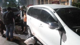 Mobil Terlibat Kecelakaan Beruntun di Medan, Awalnya Tabrak Kendaraan Parkir