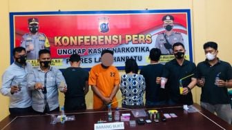 Polisi Acak-acak Sarang Narkoba di Padang Bulan, 4 Pemadat Sabu Terciduk