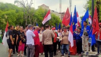 Eksekusi D'Caldera Coffe Medan Ricuh, Massa Demo Polrestabes Medan