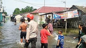 Banjir Rob Rendam Rumah Warga di Kecamatan Medan Belawan