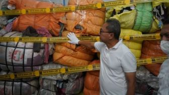 Ditemukan Jamur, Pakaian Bekas Impor Senilai Rp9 Miliar Dimusnahkan