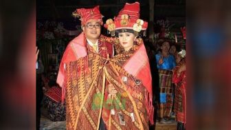 10 Jenis Pakaian Adat dari Suku di Sumatera Utara