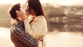 Wahai Wanita, Inilah 6 Hal yang Pria Inginkan Saat Sedang Berciuman