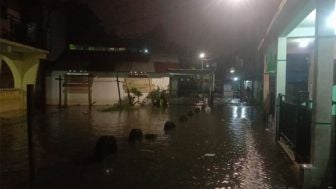 Diguyur Hujan Deras, Kota Medan Banjir ! Publik: Udah 77 Tahun Merdeka Belum Ada Solusi