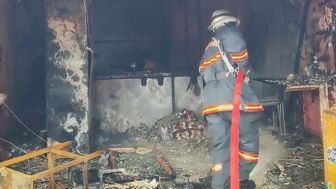 Outlet Ayam Goreng Cepat Saji di Medan Ludes Diamuk Api, 2 Korban Luka Bakar