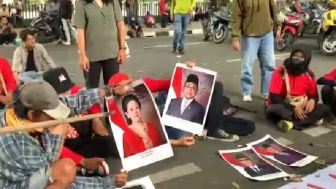 Detik-detik Demonstran di Medan Bakar Foto Puan Maharani, Kecewa dengan Wakil Rakyat