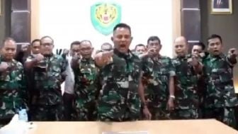 Viral Video Perwira TNI Gebrak Meja Tuntut Effendi Simbolon Minta Maaf: 'Darah Kami Mendidih'