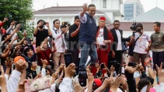 Teriakan Anies Baswedan Presiden dari Warga, Rocky Gerung: Semakin Dipastikan Anies Dapat Rompi Oranye