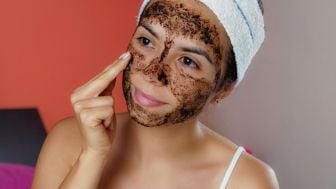 Skincare-an di Rumah Pakai Kopi Yuk, Ini Dua Manfaatnya Lho!