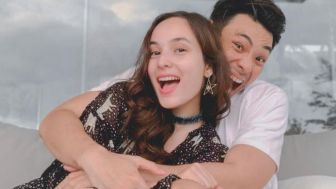 Calon Suami Chelsea Islan Masuk Agama Katolik dan Dibaptis Sebelum Lamaran