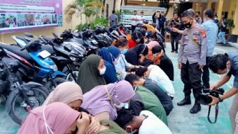 Ketika 26 Anggota Geng Motor di Medan Menangis Mohon Ampun di Kaki Ibunya