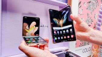 Mau Beli Smartphone Lipat? Ketahui Dulu Kelebihan dan Kekurangannya