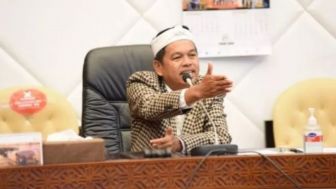 Kang Dedi Mulyadi Berbagi Filosofi Tukang Bangunan, 'Hidup Harus Disyukuri'