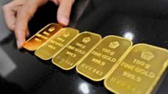 Awal Pekan, Harga Emas Antam Masih Bertahan di Rp939.000