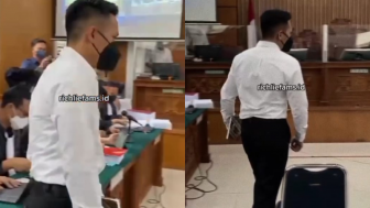 Penampilan Bharada E Saat Hadiri Sidang Kembali Bikin Wanita Klepek-klepek, Netizen: MasyaAllah Ganteng Banget