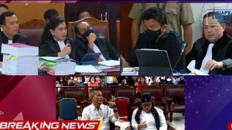 Disoraki Penonton Sidang, Ferdy Sambo dan Putri Candrawathi Terlihat Pelukan di Ruang Sidang