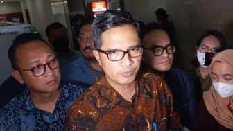 Febri Diansyah Bela Istri Ferdy Sambo, Sejak Awal Memang Kontroversial, Netizen: Hancur Reputasi Sampean Mas