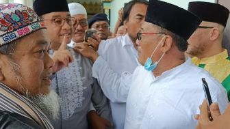 Anies Baswedan Salat Jumat di Masjid Raya Al-Mashun Medan, Jemaah : Biasanya Tidak Seramai Ini