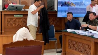 Mario Dandy Manfaatkan Momen Pengunjung Sidang Keluar untuk Menatap Mantan Pacarnya