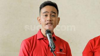 Jawaban Gibran Soal Penempelan Stiker Bergambar Ganjar-Jokowi, Akui Instruksi PDIP: Semua Melakukan, Dudu Aku Tok!