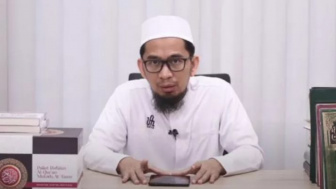 Ustaz Adi Hidayat Ceramah Orang Rajin Salat Tapi Hobi Nonton Film Porno: Tidak Beradab!