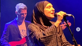 Ada Bendera LGBT Saat Iring-iringan Jenazah Sinead O'connor, Netizen: Dia Mualaf Tapi Kok?