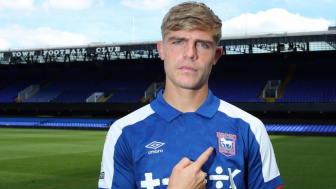 Rekan Elkan Baggott, Debut Bek Pinjaman dari Manchester United Ini Malah Cetak Gol Bunuh diri di Ipswich Town