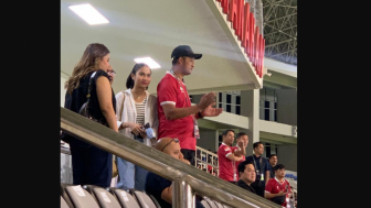 Pantesan Gacor! Penampakan ISTRI Pratama Arhan Tonton Langsung Suami Saat Timnas Indonesia U-23 Vs Taiwan