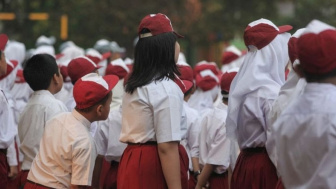 Viral Kepsek SD di NTT Hukum Murid Jilat Tembok, Perkara Main Sedotan Bekas Es Cendol