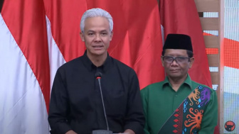 Pengumuman Mahfud MD Cawapres, Ganjar Pranowo Tidak Mengenakan Baju Garis-garis Hitam-Putih yang Didesain Jokowi